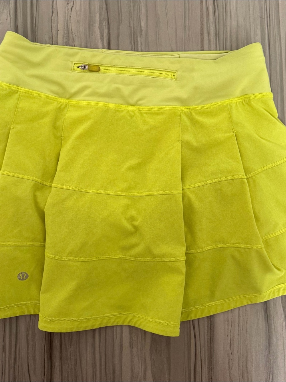lululemon athletica Women's Neon Yellow Pleated Active Skort size 4 EUC